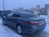 Lexus ES 300h 2013 года за 7 800 000 тг. в Атырау – фото 2