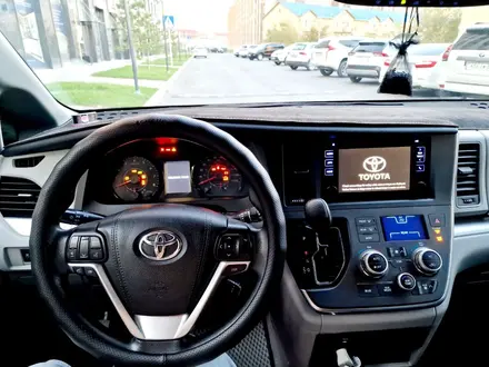 Toyota Sienna 2015 года за 12 800 000 тг. в Атырау – фото 5