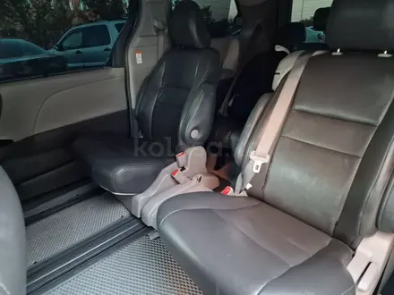 Toyota Sienna 2015 года за 12 800 000 тг. в Атырау – фото 30