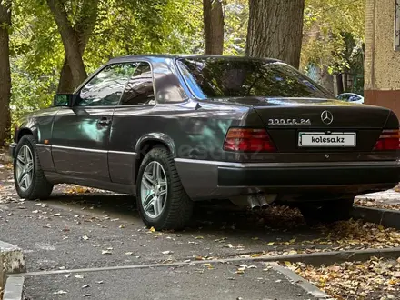 Mercedes-Benz E 320 1990 года за 2 900 000 тг. в Астана – фото 7