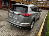 Toyota RAV4 2018 года за 8 700 000 тг. в Актобе – фото 4
