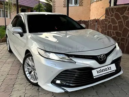 Toyota Camry 2020 года за 14 000 000 тг. в Шымкент – фото 2