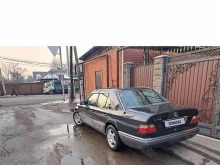 Mercedes-Benz E 320 1995 года за 3 500 000 тг. в Шымкент – фото 11