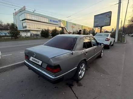 Mercedes-Benz E 260 1992 года за 950 000 тг. в Алматы – фото 4