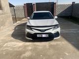 Toyota Camry 2021 года за 16 500 000 тг. в Шымкент – фото 2