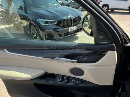 BMW X5 2016 года за 22 300 000 тг. в Алматы – фото 24