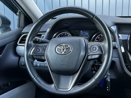 Toyota Camry 2021 года за 13 350 000 тг. в Актобе – фото 7