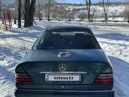 Mercedes-Benz E 220 1995 года за 2 200 000 тг. в Талгар – фото 4