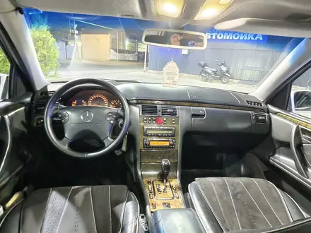 Mercedes-Benz E 320 2002 года за 4 300 000 тг. в Алматы – фото 8