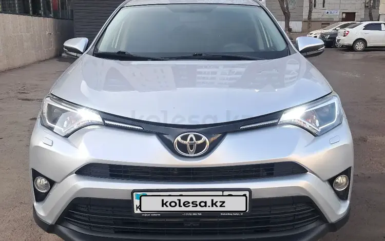 Toyota RAV4 2015 годаүшін10 300 000 тг. в Астана