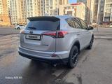 Toyota RAV4 2015 годаүшін10 300 000 тг. в Астана – фото 3