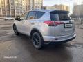 Toyota RAV4 2015 годаүшін10 300 000 тг. в Астана – фото 5