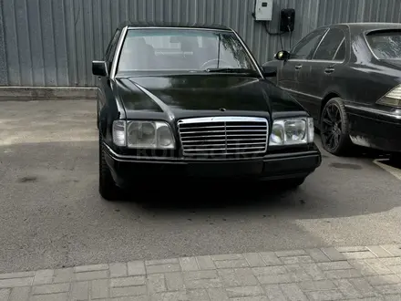 Mercedes-Benz E 320 1994 года за 1 800 000 тг. в Алматы
