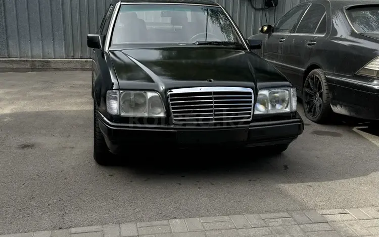 Mercedes-Benz E 320 1994 года за 1 800 000 тг. в Алматы