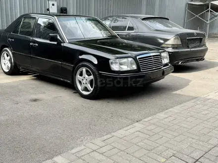 Mercedes-Benz E 320 1994 года за 1 800 000 тг. в Алматы – фото 2