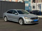 Volkswagen Passat 2018 года за 5 489 000 тг. в Алматы – фото 3