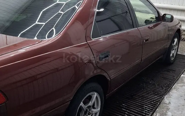 Toyota Camry 2000 года за 2 800 000 тг. в Актобе