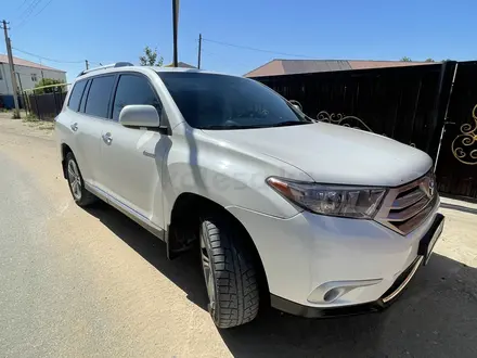 Toyota Highlander 2013 года за 12 500 000 тг. в Атырау – фото 2