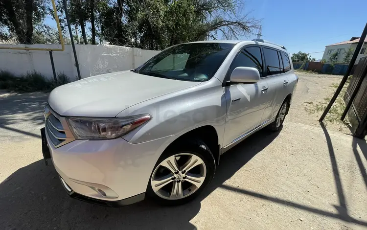 Toyota Highlander 2013 года за 12 500 000 тг. в Атырау