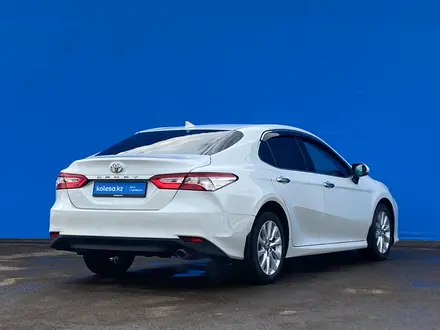 Toyota Camry 2019 года за 12 200 000 тг. в Алматы – фото 3