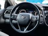Toyota Camry 2018 года за 12 400 000 тг. в Актобе – фото 3