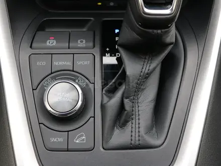 Toyota RAV4 Luxe+ 2023 года за 17 870 000 тг. в Астана – фото 18