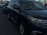 Toyota Highlander 2011 года за 8 000 000 тг. в Атырау – фото 2