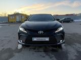 Toyota Camry 2023 года за 16 500 000 тг. в Костанай – фото 4