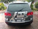 Volkswagen Touareg 2005 года за 4 300 000 тг. в Алматы – фото 2