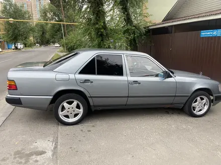 Mercedes-Benz E 230 1990 года за 2 200 000 тг. в Алматы – фото 20