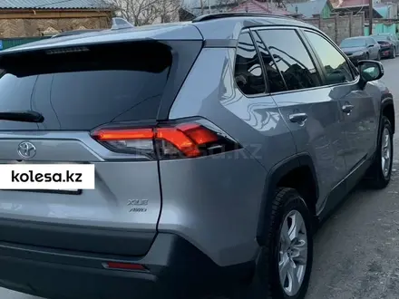 Toyota RAV4 2020 года за 15 900 000 тг. в Алматы – фото 3