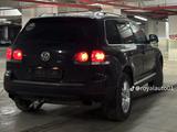 Volkswagen Touareg 2007 года за 6 388 293 тг. в Астана – фото 2