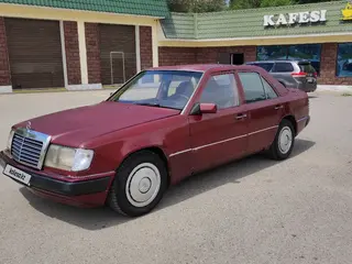 Mercedes-Benz E 230