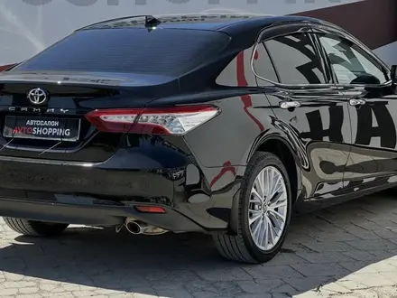Toyota Camry 2020 года за 15 200 000 тг. в Актобе – фото 4