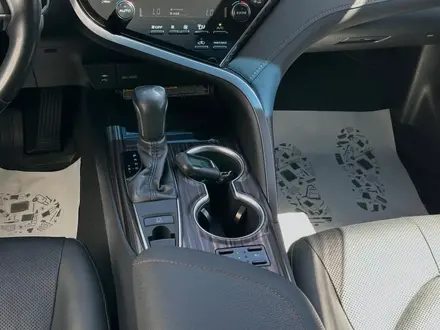 Toyota Camry 2020 года за 15 200 000 тг. в Актобе – фото 7
