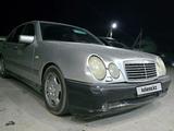 Mercedes-Benz E 320 1996 года за 1 900 000 тг. в Жанаозен – фото 3