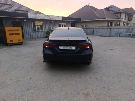 Toyota Camry 2022 года за 9 360 000 тг. в Алматы – фото 2