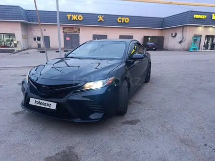 Toyota Camry 2022 года за 9 360 000 тг. в Алматы
