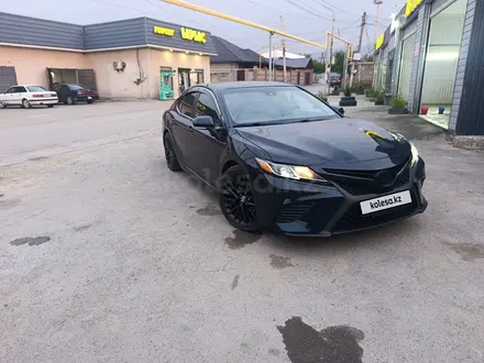 Toyota Camry 2022 года за 9 360 000 тг. в Алматы – фото 3