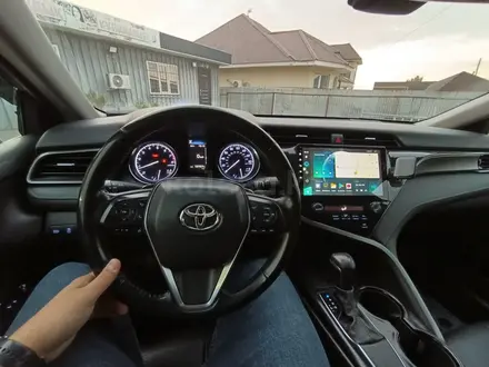 Toyota Camry 2022 года за 9 360 000 тг. в Алматы – фото 5