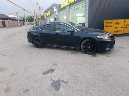 Toyota Camry 2022 года за 9 360 000 тг. в Алматы – фото 6