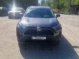 Toyota RAV4 2022 года за 14 000 000 тг. в Актобе – фото 2