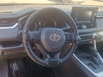 Toyota RAV4 2022 года за 14 000 000 тг. в Актобе – фото 5