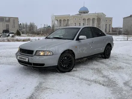 Audi A4 1998 года за 2 500 000 тг. в Уральск