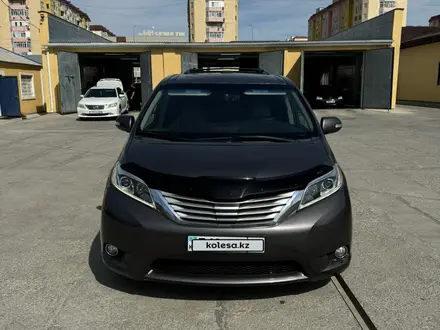 Toyota Sienna 2015 года за 15 500 000 тг. в Атырау – фото 2