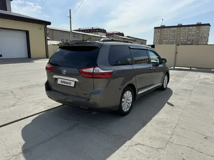 Toyota Sienna 2015 года за 15 500 000 тг. в Атырау – фото 4