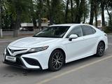 Toyota Camry 2021 года за 11 900 000 тг. в Алматы