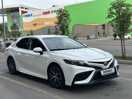 Toyota Camry 2021 года за 11 900 000 тг. в Алматы – фото 6