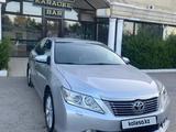 Toyota Camry 2013 годаfor9 300 000 тг. в Актобе – фото 2