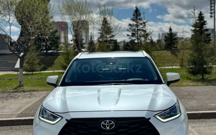 Toyota Highlander 2022 года за 23 000 000 тг. в Астана